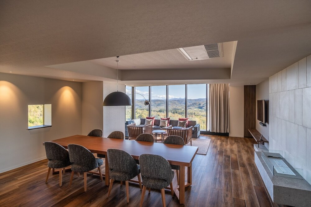 客室内のダイニングエリア