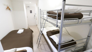 エコノミー トリプルルーム 禁煙 共用バスルーム（2段ベッド＆シングル）