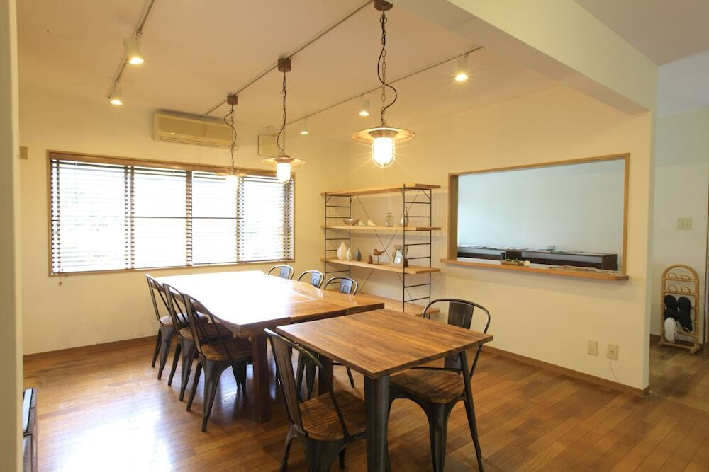 客室内のダイニングエリア