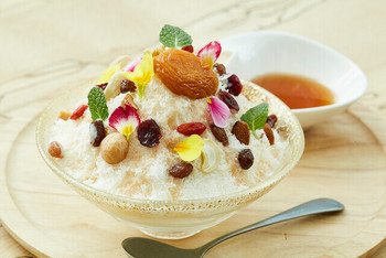 「SAND BAR」 料理 128525341 葉山梅酒とドライフルーツのかき氷