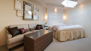 [禁煙] ミラーセミスイート クイーンベッド 1 台