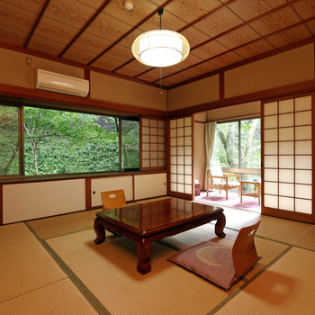 四季を身近に体感。自然豊かな庭園付きの客室4242444