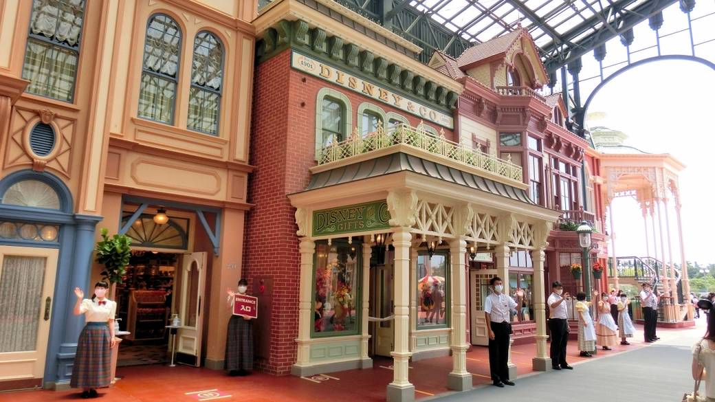東京ディズニーランドで
夢のような時間を満喫 / 3