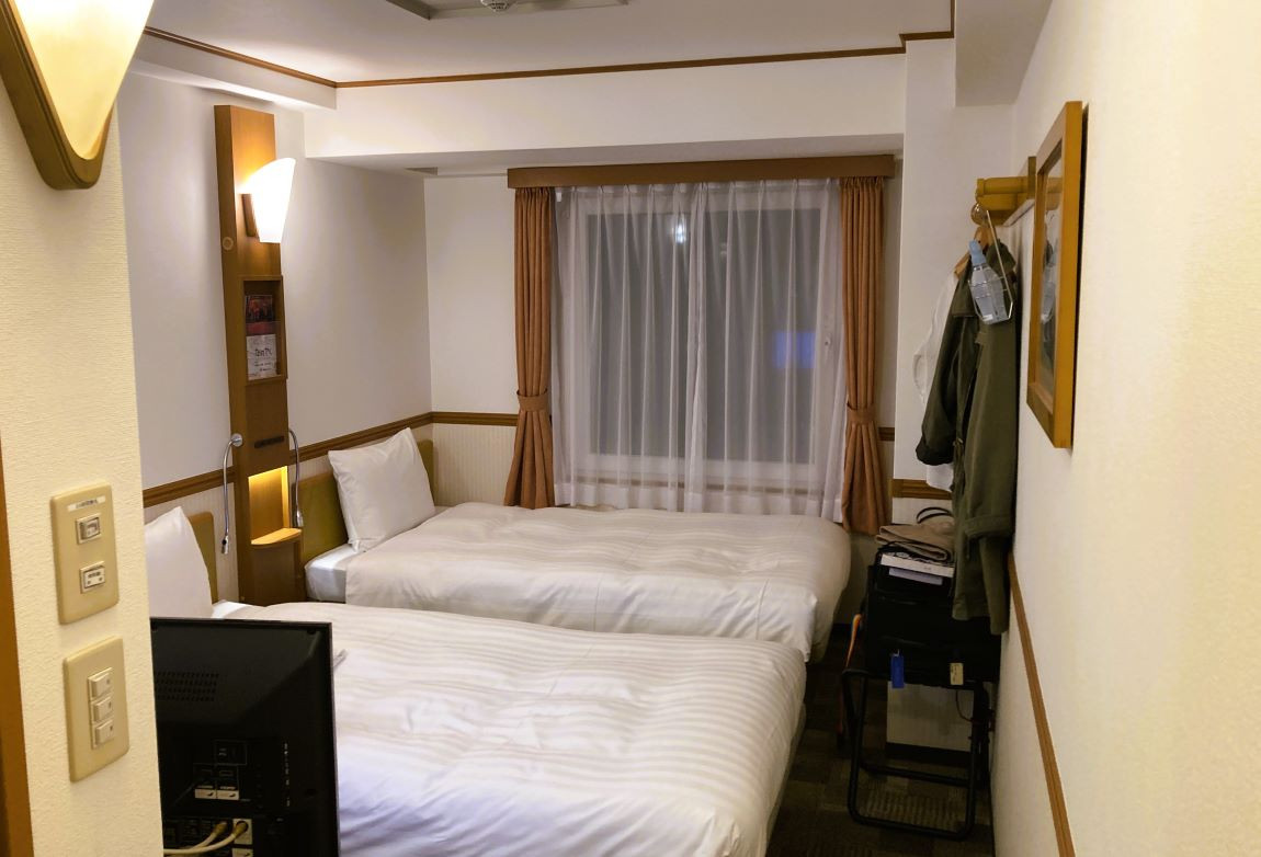 ツインの部屋だったので、いくらかは広さを感じたが。