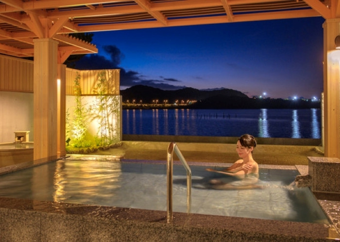 大浴場にはベビーチェア、脱衣所にはベビーベッドがあるので、赤ちゃんのお世話に便利