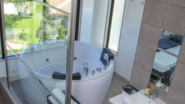 屋内スパ浴槽 / 1