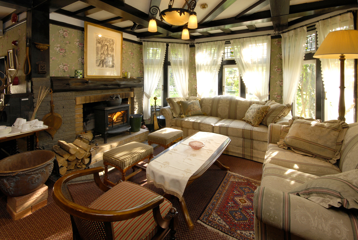 英国人の気分でくつろいでみて3701127