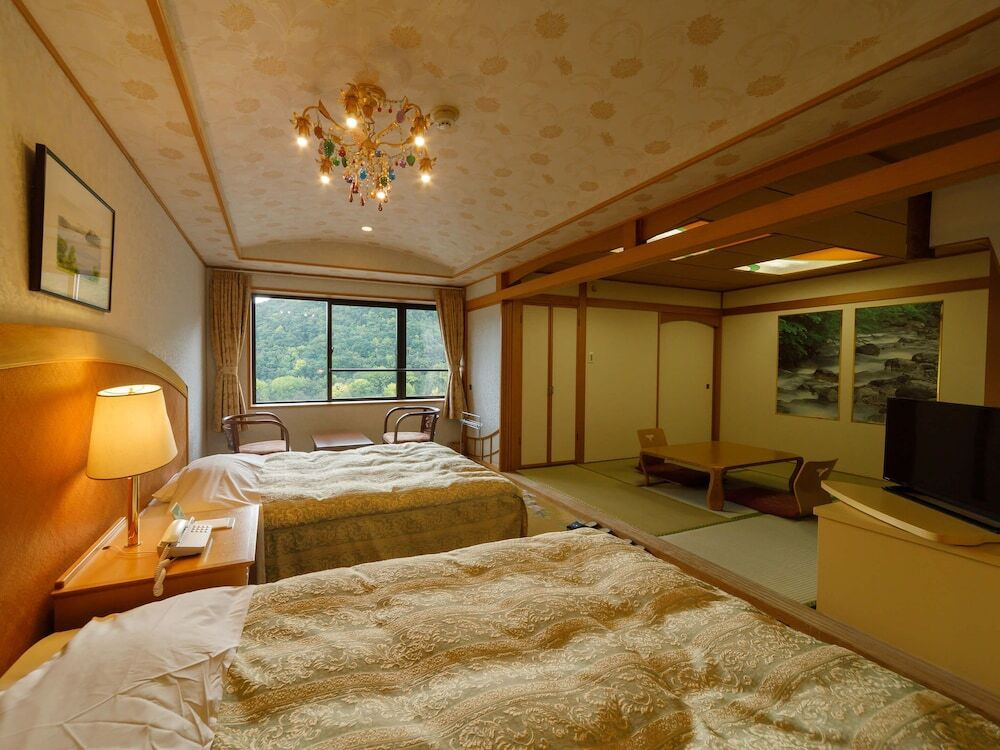 本館　和洋室（和室6畳+ベッド2台）