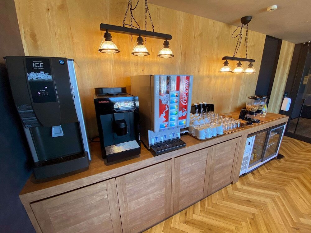 ジ・アラウンドフロア専用ラウンジ ドリンクコーナー（2）