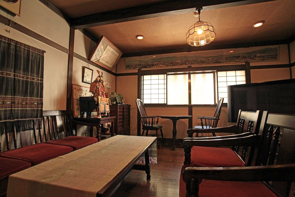 談話室のテーブル席