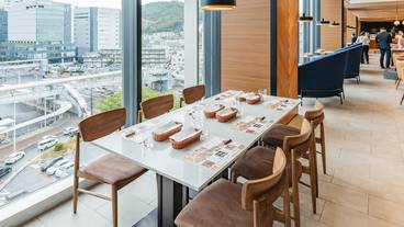 眺めのよい朝食会場 / 9