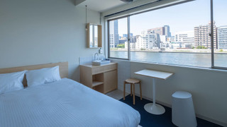 Queen with River View and Shared Bathroom