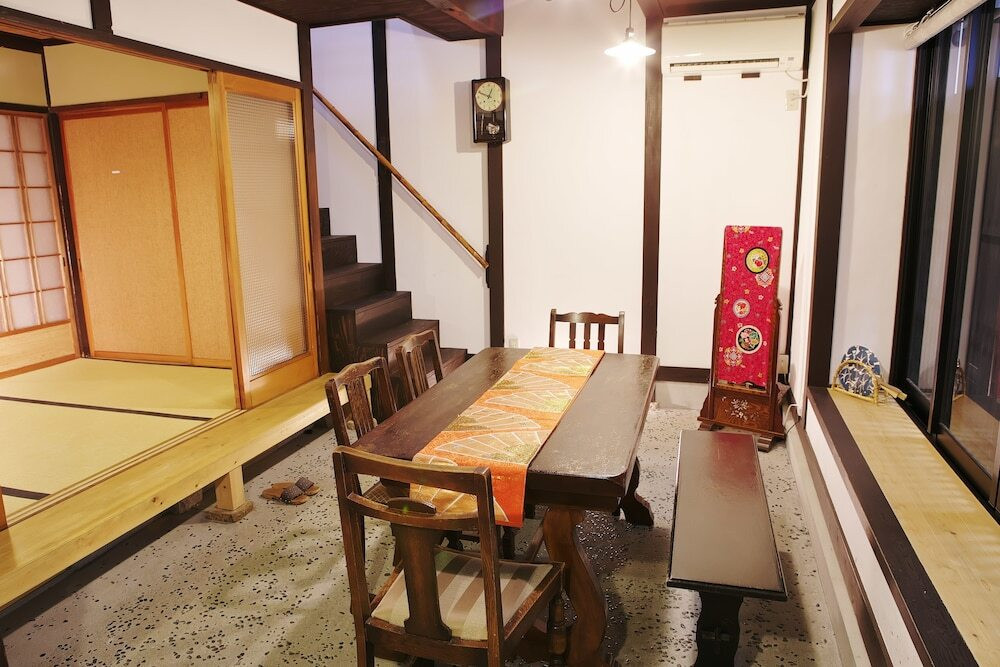 客室内のダイニングエリア