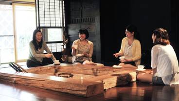 客室内のダイニングエリア / 32