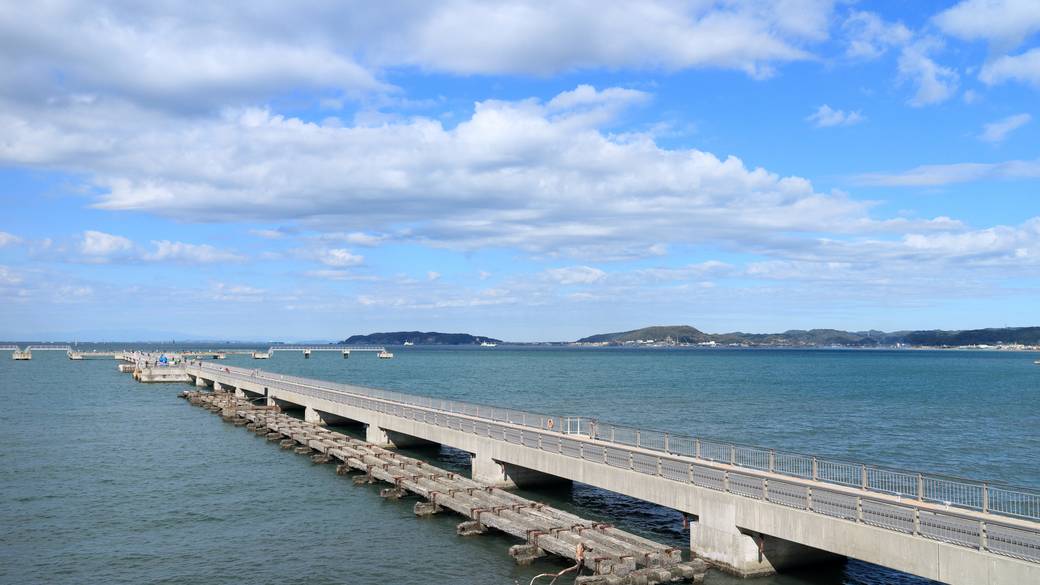 館山のシンボル
電線のない海岸を歩く / 2