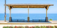 目の前は瀬戸内海！一度は降りてみたい駅、愛媛「下灘駅」とは？