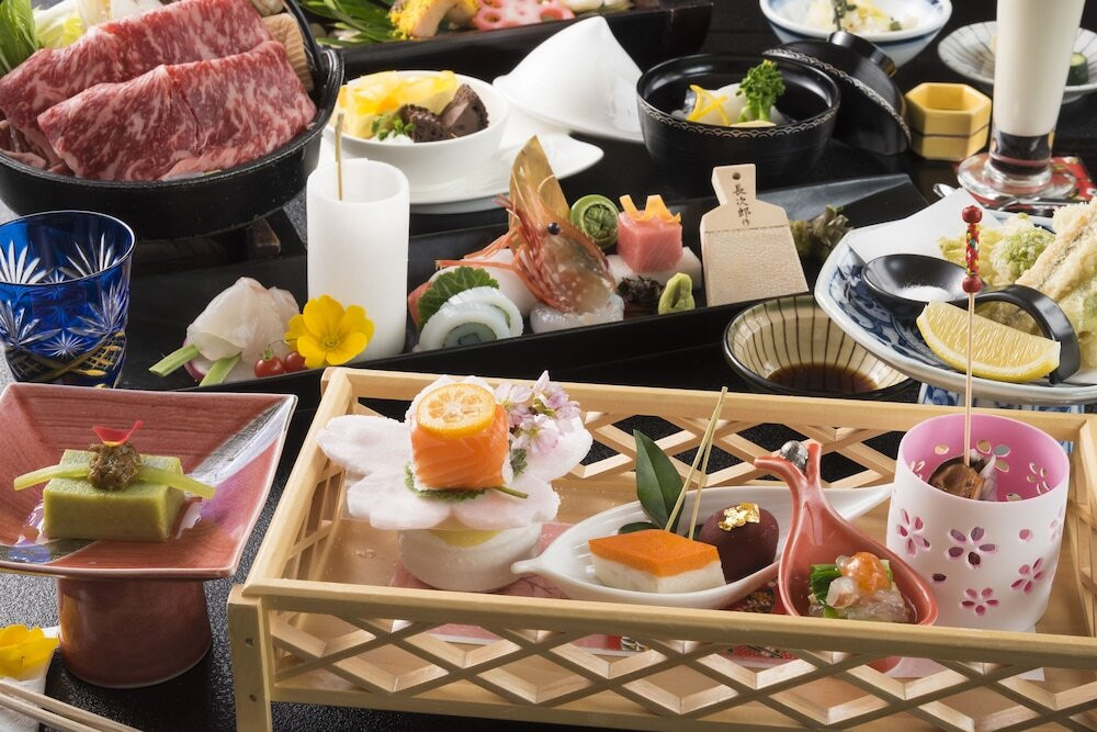 「黄金の湯」と「白銀の湯」の2つの温泉が楽しめる老舗旅館4021681