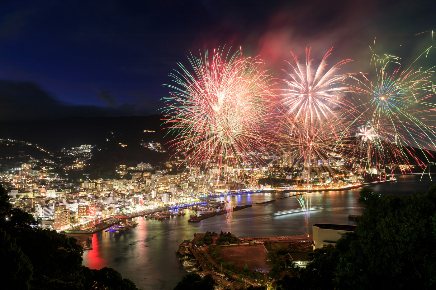 熱海温泉_熱海海上花火大会の絶景