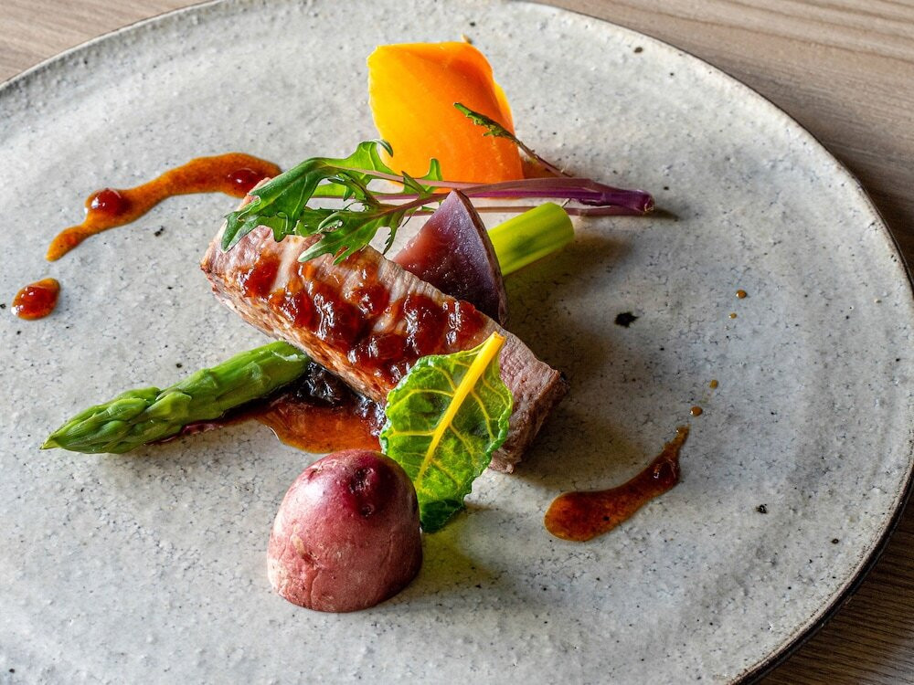 夕食／肉料理一例