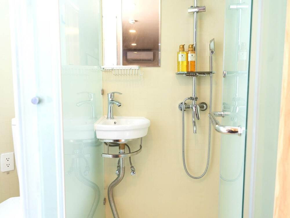 バスルームのシャワー