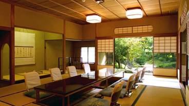 旅館のお食事処 / 36