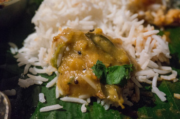 「ダバ インディア」料理 916734 サンバルカレーをライスに投入！