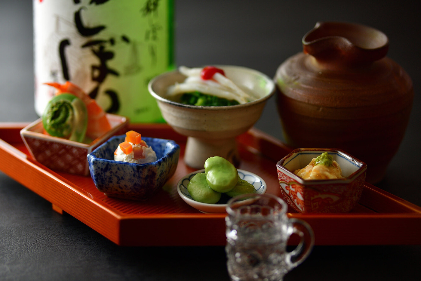 端正な懐石料理と、奄美大島の焼酎を4061806