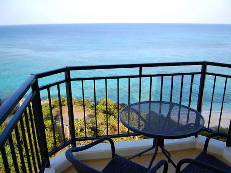 ホテル日航アリビラ ヨミタンリゾート沖縄 / 1