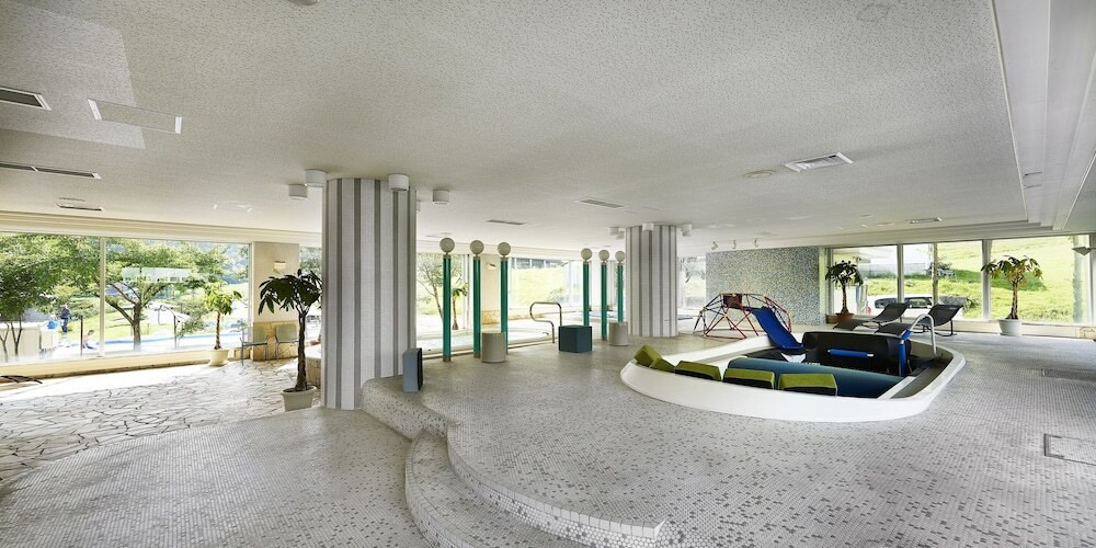 屋内 / 屋外プール