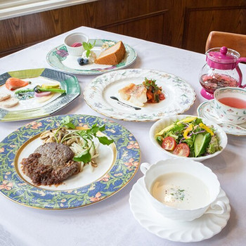 那須高原の森にたたずむ、新鮮な貸切バラ風呂3643603