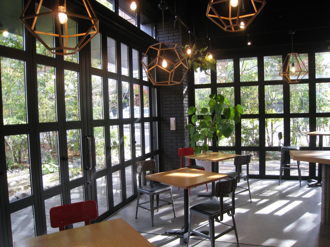 ステキなラウンジ、のんびりと!!