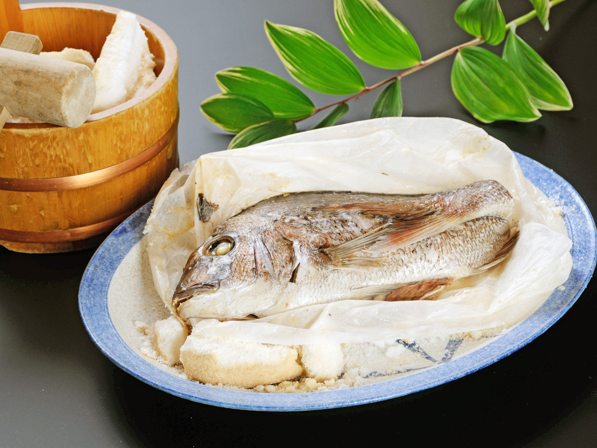 「割烹旅館 桃山」 料理 62612161 お祝いにぴったり、鯛の塩釜焼