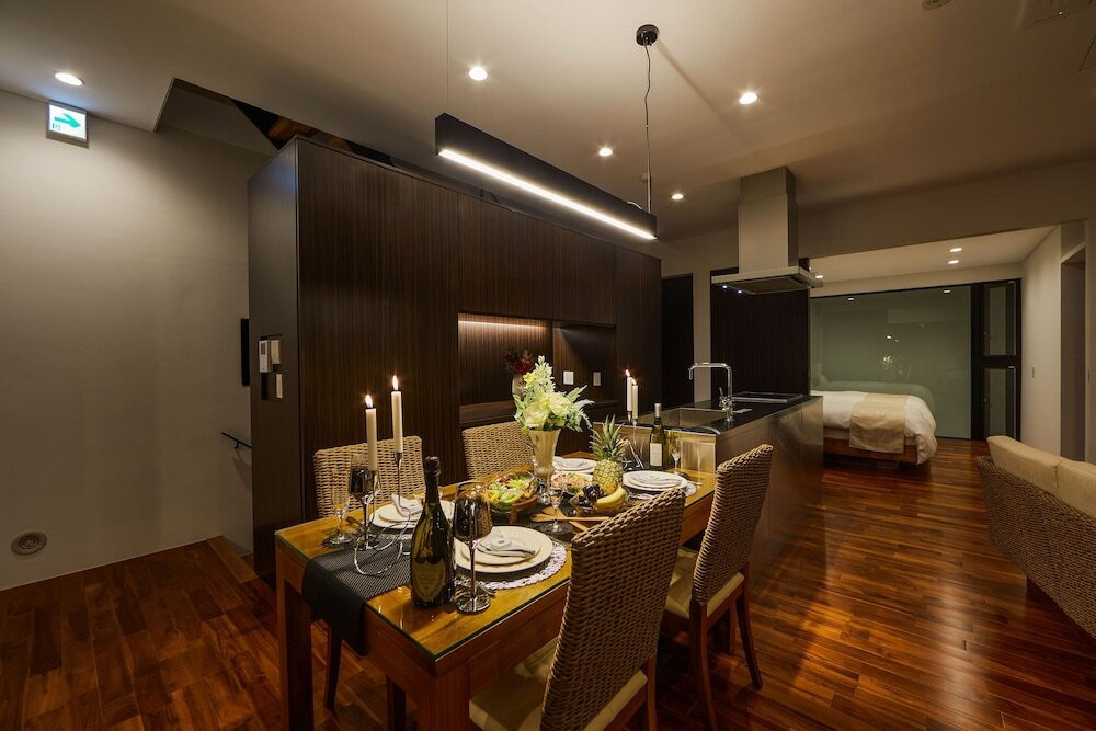 客室内のダイニングエリア