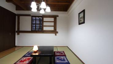 客室内のダイニングエリア / 8