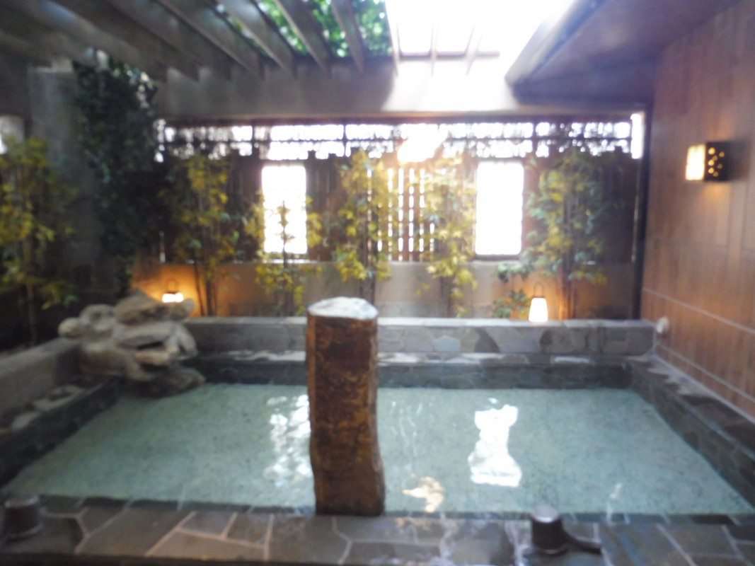 大浴場の露天風呂：透明