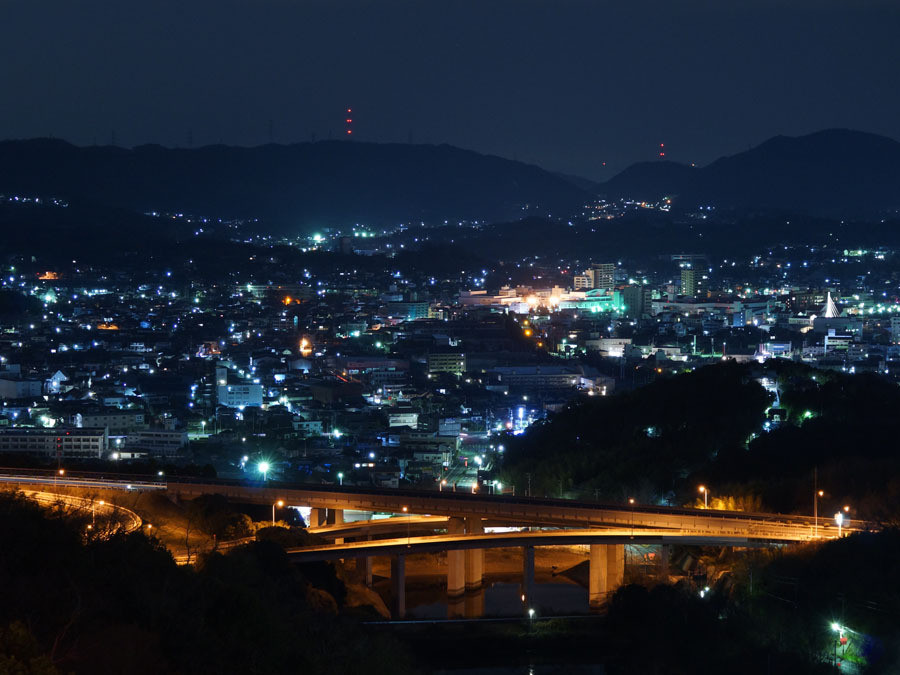 客室廊下から見た児島市街地夜景