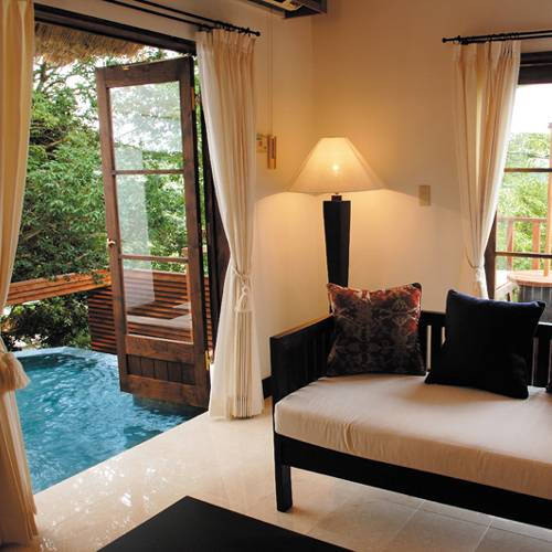 バリ風のお部屋で
海外旅行気分 / 2