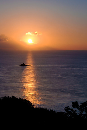 母島からの夕日
