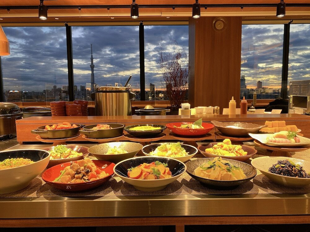 明るく広い「ファミリールーム」でのんびりくつろげる4253774