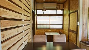 客室内のダイニングエリア / 8