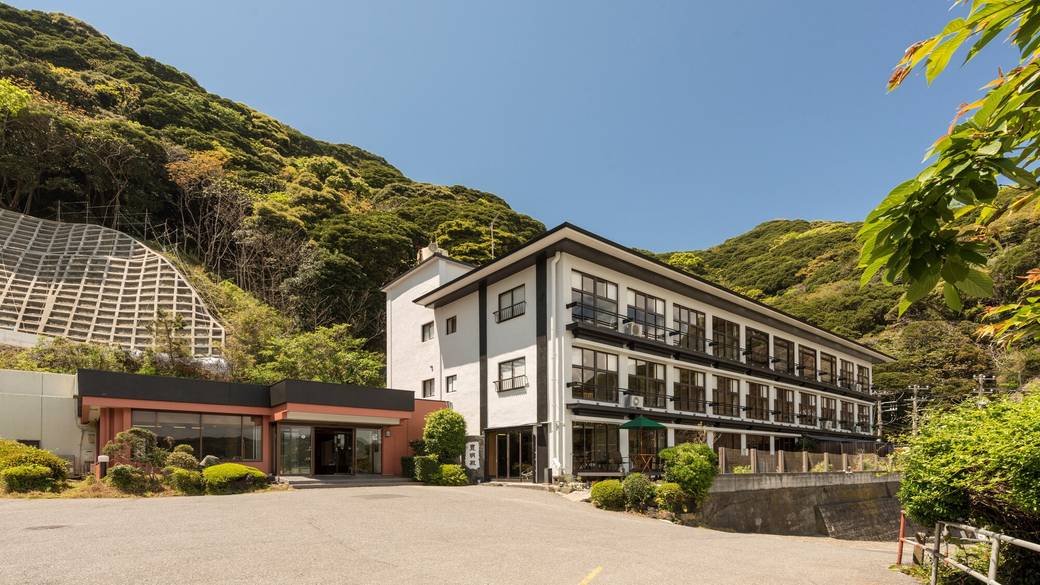 親戚の家を出るような
名残惜しさに包まれて / 1