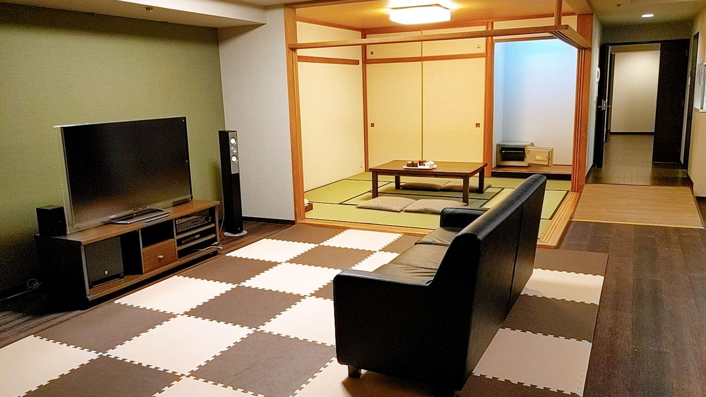 広々とした客室で、家族水入らずのひとときを3749067