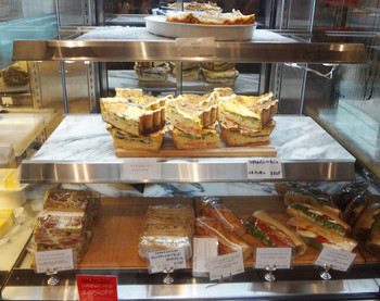 3. DEAN & DELUCA CAFES 丸の内（ディーン & デルーカ） 1322477