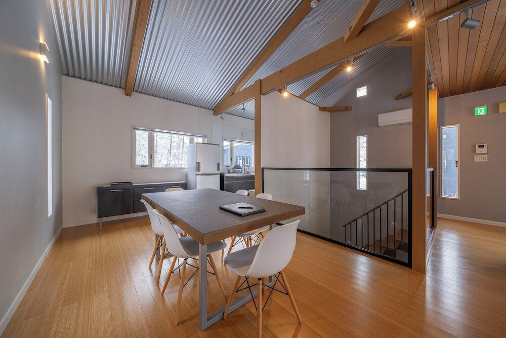 客室内のダイニングエリア