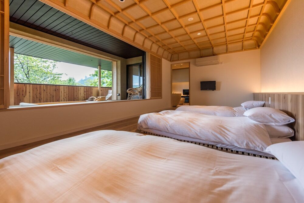 露天風呂付スイート季 寝室