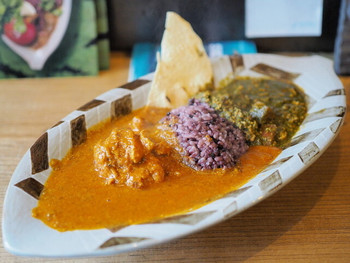 「森林食堂」料理 1096168 B. 長期成熟鶏のカレー&特製キーマほうれん草カレー