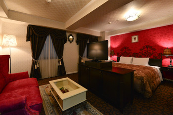 6. お部屋がエレガント♡ミラーリングできるTVも嬉しい／サクラ・フルール青山4260118