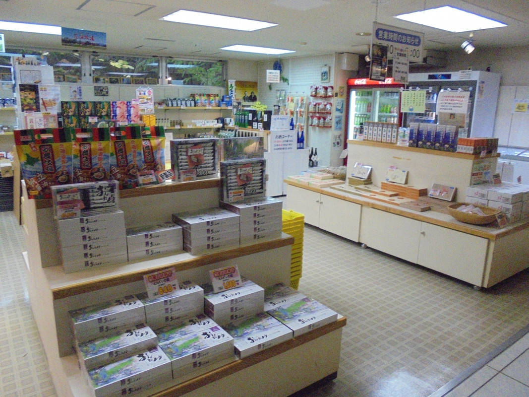 お土産ショップ　お土産の種類が多い