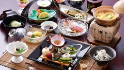 横浜から60分の湯河原へひとり旅。部屋食できる温泉旅館5選