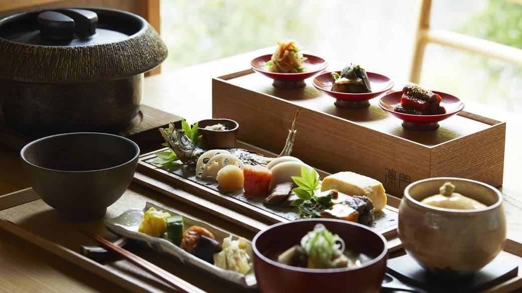 からだに沁みる
品数豊富な朝食 / 1
